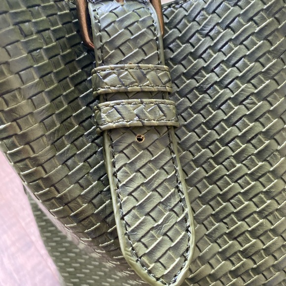 Charming Charlie Olive Green Basket Weave Hand Bag - Picture 3 of 5
